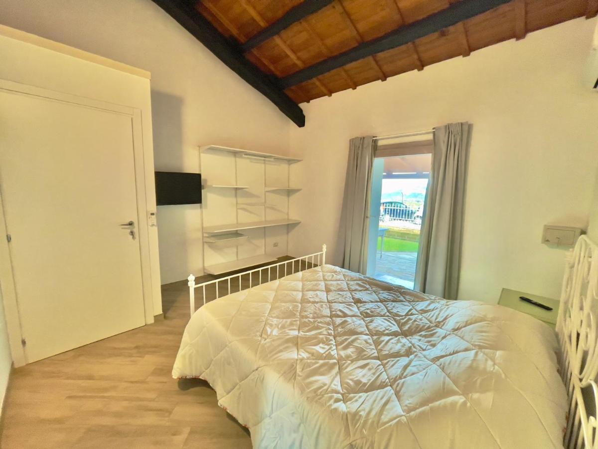 Domu Virginia Bed & Breakfast กัสเตียดาส ภายนอก รูปภาพ