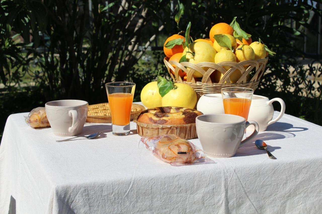 Domu Virginia Bed & Breakfast กัสเตียดาส ภายนอก รูปภาพ