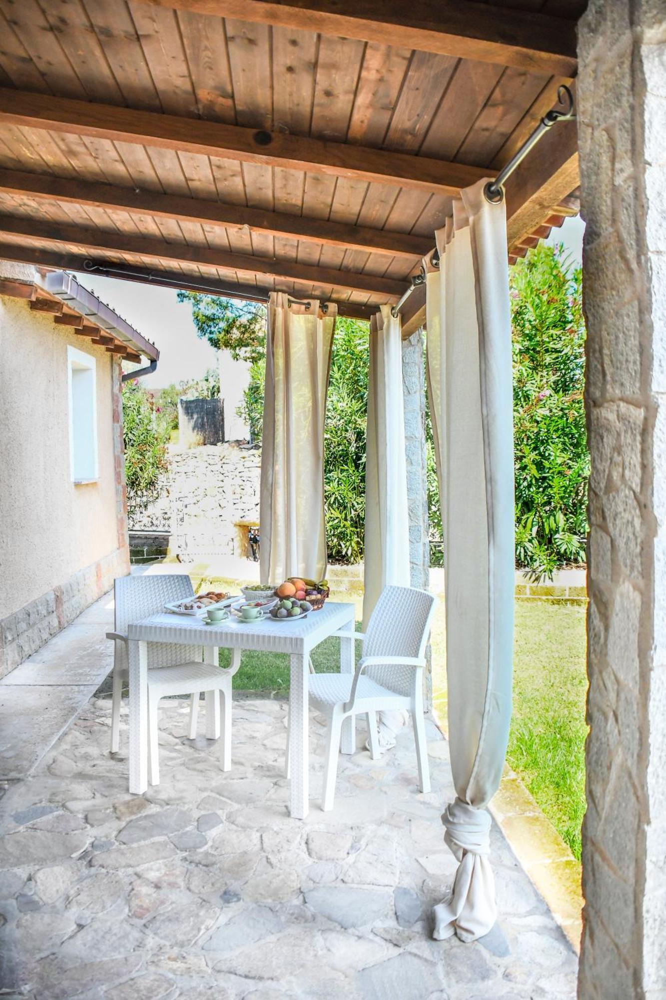 Domu Virginia Bed & Breakfast กัสเตียดาส ภายนอก รูปภาพ