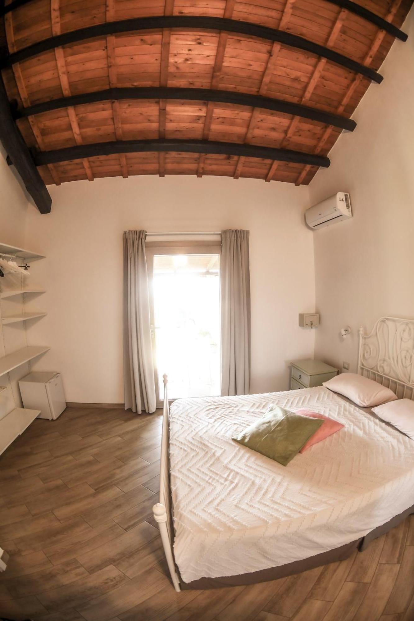Domu Virginia Bed & Breakfast กัสเตียดาส ภายนอก รูปภาพ