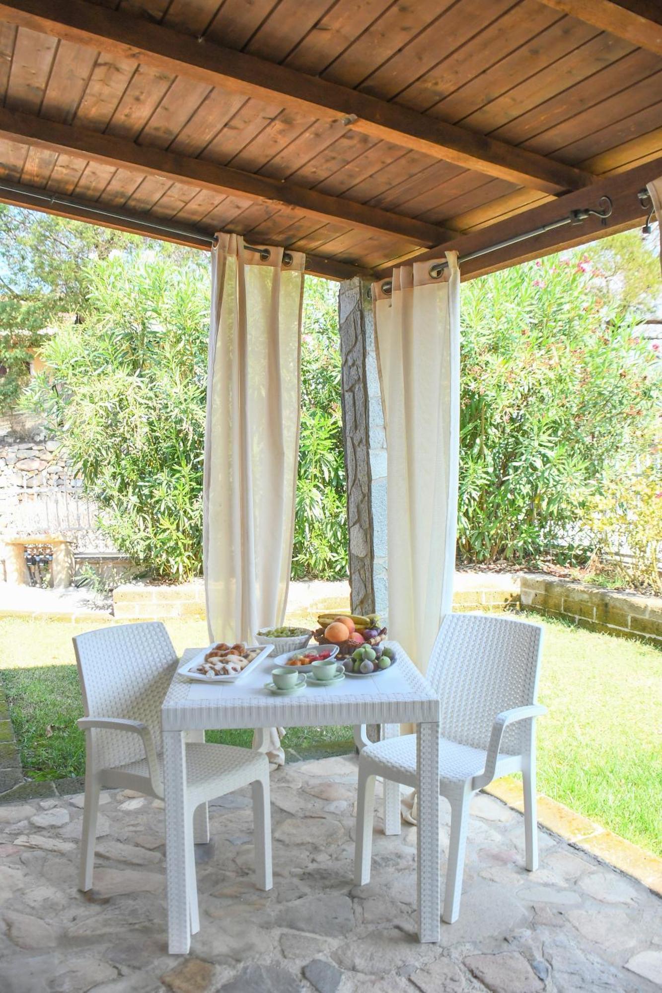 Domu Virginia Bed & Breakfast กัสเตียดาส ภายนอก รูปภาพ